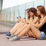 girls smartphones
