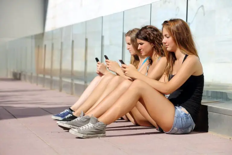 Smartphones The invisible addiction That Links With Low Self Esteem and Anxiety